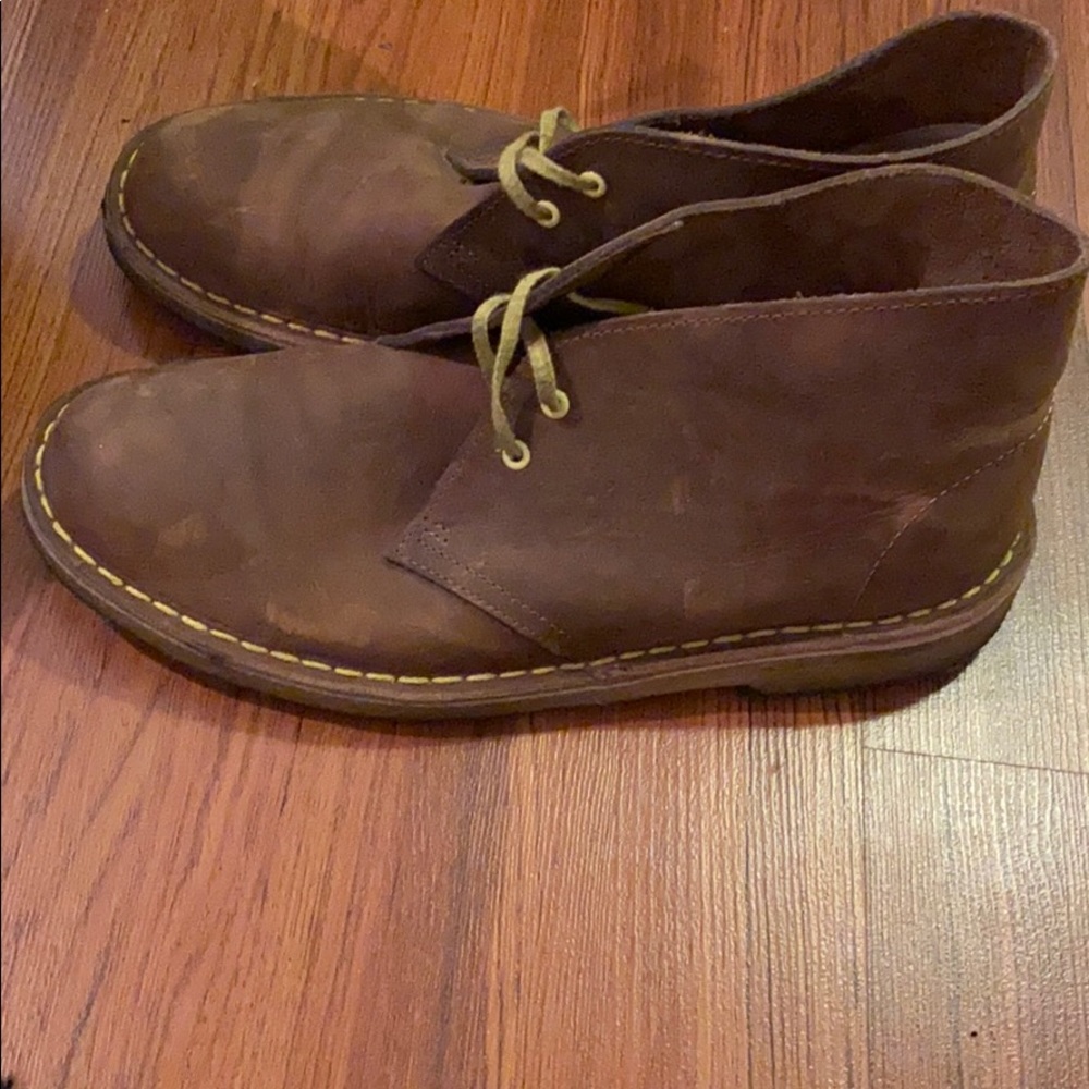 Women’s size 9M beeswax Clarks desert boots
